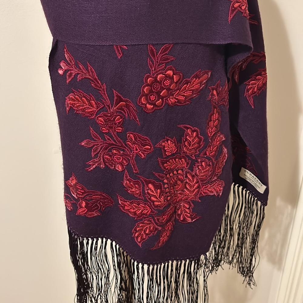 Burberry purple cashmere and silk embroidered and beaded fringe scarf - Picture 2 of 10